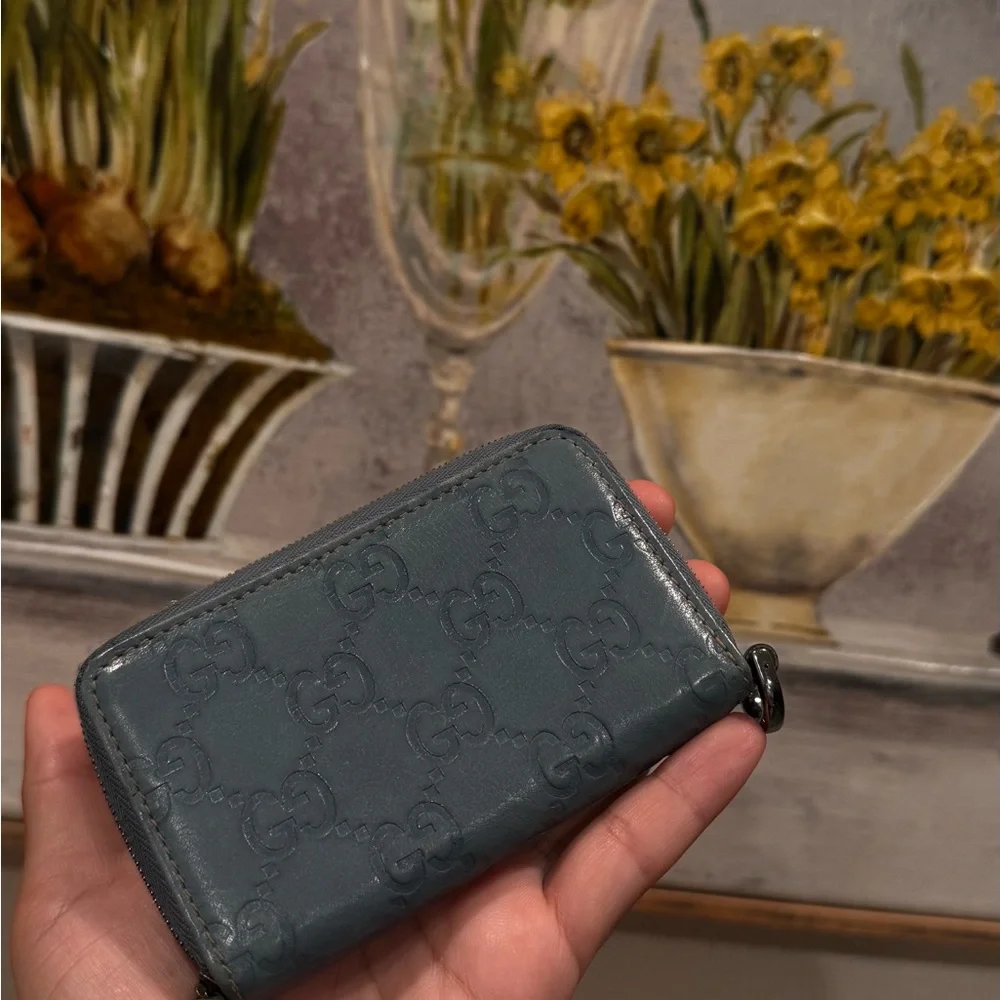 Gucci Black Embossed GG Zip Card Holder - Picture 14 of 14